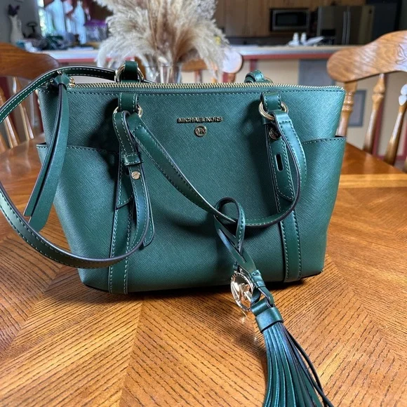 Michael kors purse - Picture 4 of 5